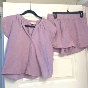 Universal threads 2 piece set. Medium, lavender